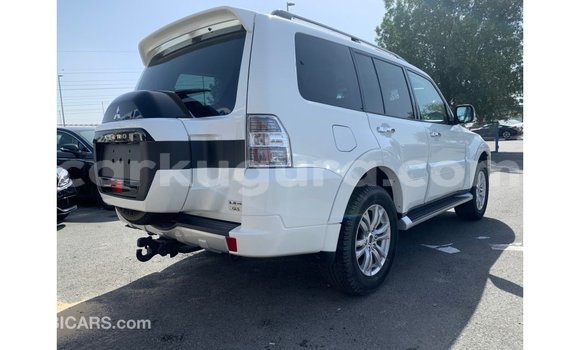 Nunua Imported Mitsubishi Pajero Nyeupe Gari ndani ya Import - Dubai nchini Bujumbura Nunua Imported Mitsubishi Pajero Nyeupe Gari ndani ya Import - Dubai nchini Bujumbura