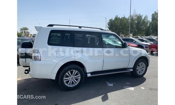 Nunua Imported Mitsubishi Pajero Nyeupe Gari ndani ya Import - Dubai nchini Bujumbura Nunua Imported Mitsubishi Pajero Nyeupe Gari ndani ya Import - Dubai nchini Bujumbura