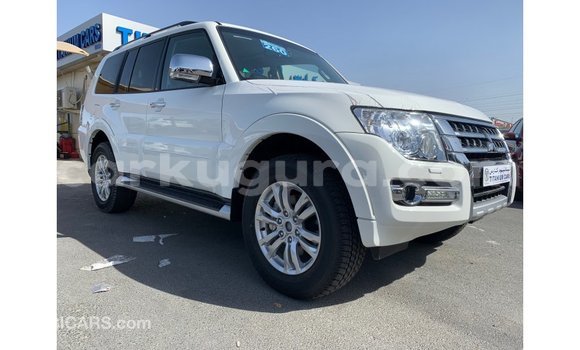Nunua Imported Mitsubishi Pajero Nyeupe Gari ndani ya Import - Dubai nchini Bujumbura Nunua Imported Mitsubishi Pajero Nyeupe Gari ndani ya Import - Dubai nchini Bujumbura