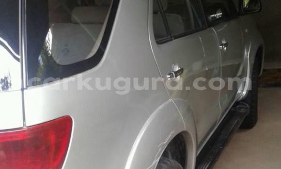 Acheter Occasion Voiture Toyota RAV4 Gris à Buterer au Bujumbura Acheter Occasion Voiture Toyota RAV4 Gris à Buterer au Bujumbura