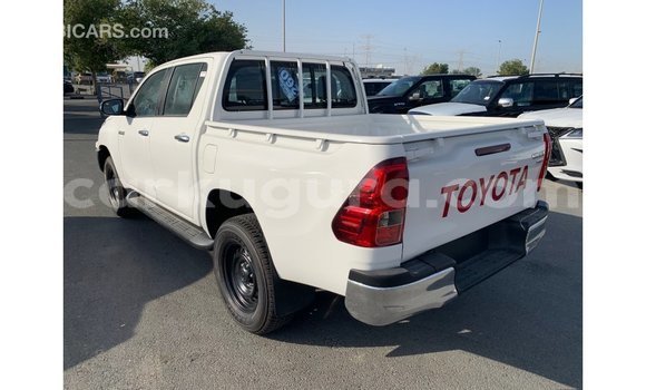 Nunua Imported Toyota Hilux Nyeupe Gari ndani ya Import - Dubai nchini Bujumbura Nunua Imported Toyota Hilux Nyeupe Gari ndani ya Import - Dubai nchini Bujumbura