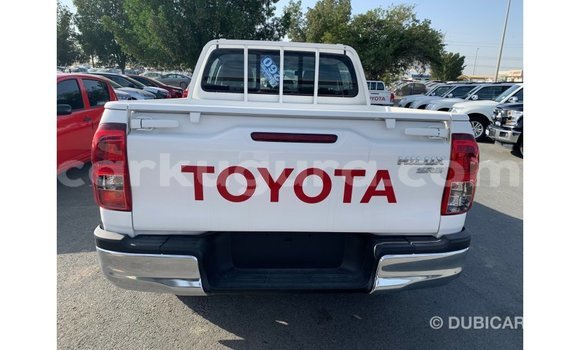 Nunua Imported Toyota Hilux Nyeupe Gari ndani ya Import - Dubai nchini Bujumbura Nunua Imported Toyota Hilux Nyeupe Gari ndani ya Import - Dubai nchini Bujumbura
