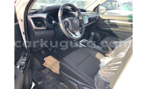 Nunua Imported Toyota Hilux Nyeupe Gari ndani ya Import - Dubai nchini Bujumbura Nunua Imported Toyota Hilux Nyeupe Gari ndani ya Import - Dubai nchini Bujumbura