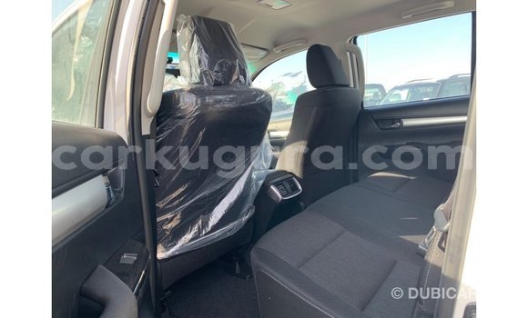 Nunua Imported Toyota Hilux Nyeupe Gari ndani ya Import - Dubai nchini Bujumbura Nunua Imported Toyota Hilux Nyeupe Gari ndani ya Import - Dubai nchini Bujumbura