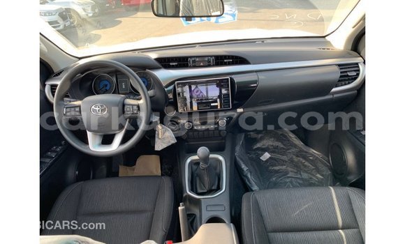Nunua Imported Toyota Hilux Nyeupe Gari ndani ya Import - Dubai nchini Bujumbura Nunua Imported Toyota Hilux Nyeupe Gari ndani ya Import - Dubai nchini Bujumbura