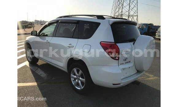 Buy Import Toyota 4Runner White Car in Import - Dubai in Bujumbura Buy Import Toyota 4Runner White Car in Import - Dubai in Bujumbura