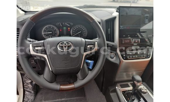 Buy Import Toyota Land Cruiser White Car in Import - Dubai in Bujumbura Buy Import Toyota Land Cruiser White Car in Import - Dubai in Bujumbura