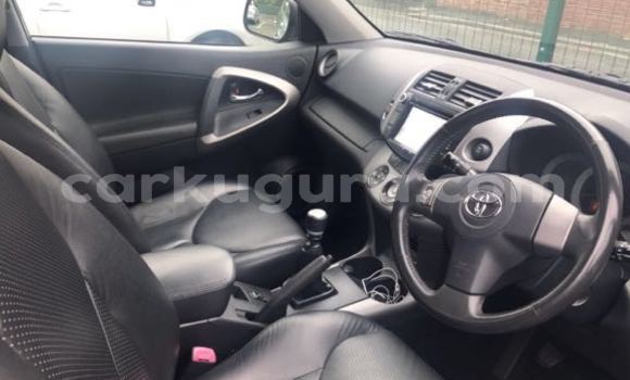 Buy Used Toyota RAV4 Silver Car in Town hall in Bujumbura Buy Used Toyota RAV4 Silver Car in Town hall in Bujumbura