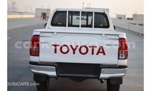 Acheter Import Voiture Toyota Hilux Blanc à Import - Dubai, Bujumbura Acheter Import Voiture Toyota Hilux Blanc à Import - Dubai, Bujumbura
