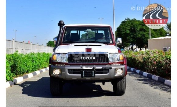 Acheter Import Voiture Toyota Land Cruiser Rouge à Import - Dubai, Bujumbura Acheter Import Voiture Toyota Land Cruiser Rouge à Import - Dubai, Bujumbura