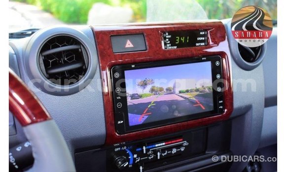 Acheter Import Voiture Toyota Land Cruiser Rouge à Import - Dubai, Bujumbura Acheter Import Voiture Toyota Land Cruiser Rouge à Import - Dubai, Bujumbura