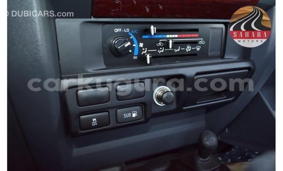 Acheter Import Voiture Toyota Land Cruiser Rouge à Import - Dubai, Bujumbura Acheter Import Voiture Toyota Land Cruiser Rouge à Import - Dubai, Bujumbura