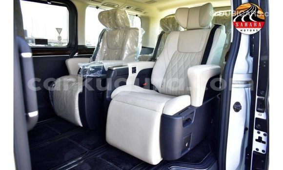 Acheter Import Voiture Toyota Granvia Blanc à Import - Dubai, Bujumbura Acheter Import Voiture Toyota Granvia Blanc à Import - Dubai, Bujumbura