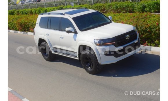 Acheter Import Voiture Toyota Land Cruiser Blanc à Import - Dubai, Bujumbura Acheter Import Voiture Toyota Land Cruiser Blanc à Import - Dubai, Bujumbura