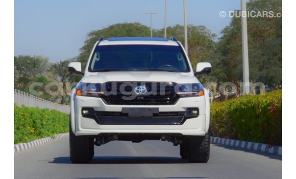 Acheter Import Voiture Toyota Land Cruiser Blanc à Import - Dubai, Bujumbura Acheter Import Voiture Toyota Land Cruiser Blanc à Import - Dubai, Bujumbura