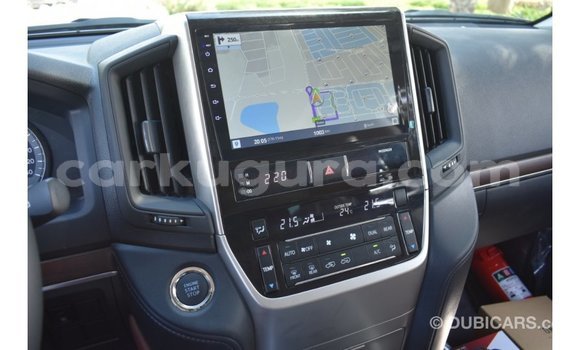 Acheter Import Voiture Toyota Land Cruiser Blanc à Import - Dubai, Bujumbura Acheter Import Voiture Toyota Land Cruiser Blanc à Import - Dubai, Bujumbura