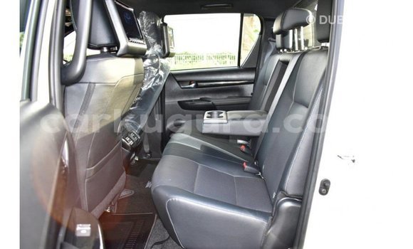 Acheter Import Voiture Toyota Hilux Blanc à Import - Dubai, Bujumbura Acheter Import Voiture Toyota Hilux Blanc à Import - Dubai, Bujumbura