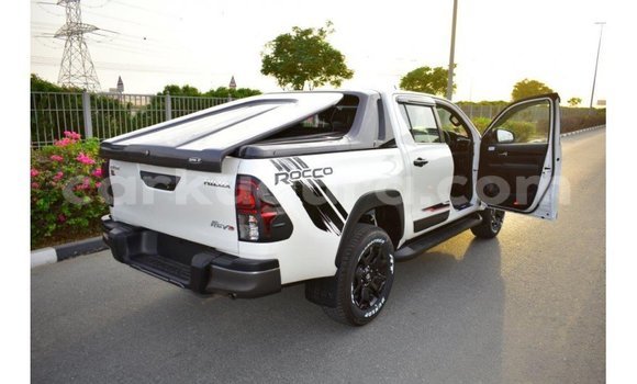 Acheter Import Voiture Toyota Hilux Blanc à Import - Dubai, Bujumbura Acheter Import Voiture Toyota Hilux Blanc à Import - Dubai, Bujumbura