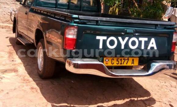 Buy Used Toyota Hilux Green Car in Town hall in Bujumbura Buy Used Toyota Hilux Green Car in Town hall in Bujumbura