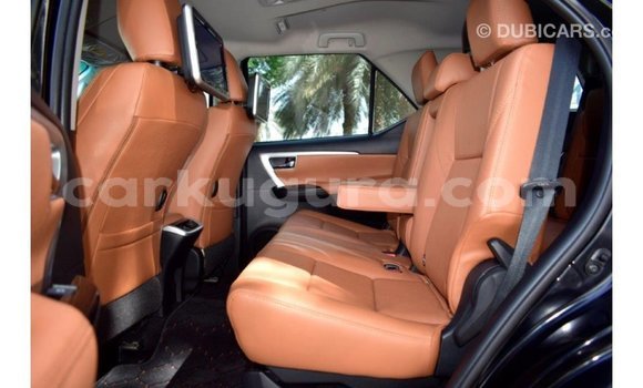 Acheter Import Voiture Toyota Fortuner Noir à Import - Dubai, Bujumbura Acheter Import Voiture Toyota Fortuner Noir à Import - Dubai, Bujumbura