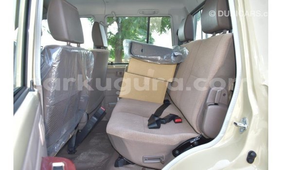 Acheter Import Voiture Toyota Land Cruiser Beige à Import - Dubai, Bujumbura Acheter Import Voiture Toyota Land Cruiser Beige à Import - Dubai, Bujumbura