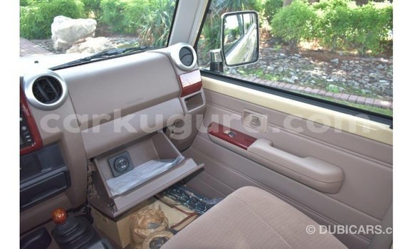 Acheter Import Voiture Toyota Land Cruiser Beige à Import - Dubai, Bujumbura Acheter Import Voiture Toyota Land Cruiser Beige à Import - Dubai, Bujumbura