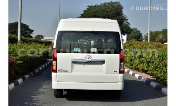 Acheter Import Voiture Toyota Hiace Blanc à Import - Dubai, Bujumbura Acheter Import Voiture Toyota Hiace Blanc à Import - Dubai, Bujumbura