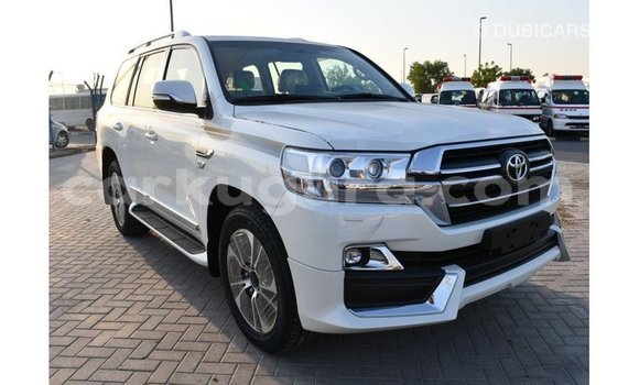 Nunua Imported Toyota Land Cruiser Nyeupe Gari ndani ya Import - Dubai nchini Bujumbura Nunua Imported Toyota Land Cruiser Nyeupe Gari ndani ya Import - Dubai nchini Bujumbura