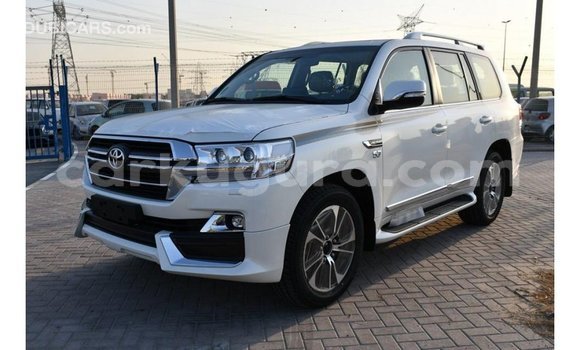 Nunua Imported Toyota Land Cruiser Nyeupe Gari ndani ya Import - Dubai nchini Bujumbura Nunua Imported Toyota Land Cruiser Nyeupe Gari ndani ya Import - Dubai nchini Bujumbura