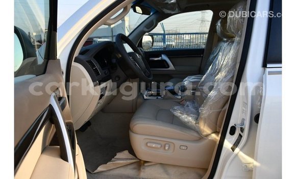 Nunua Imported Toyota Land Cruiser Nyeupe Gari ndani ya Import - Dubai nchini Bujumbura Nunua Imported Toyota Land Cruiser Nyeupe Gari ndani ya Import - Dubai nchini Bujumbura