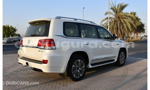 Nunua Imported Toyota Land Cruiser Nyeupe Gari ndani ya Import - Dubai nchini Bujumbura Nunua Imported Toyota Land Cruiser Nyeupe Gari ndani ya Import - Dubai nchini Bujumbura