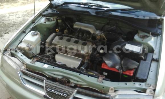Nunua Ilio tumika Toyota Carina Fedha Gari ndani ya ukumbi wa mji nchini Bujumbura Nunua Ilio tumika Toyota Carina Fedha Gari ndani ya ukumbi wa mji nchini Bujumbura