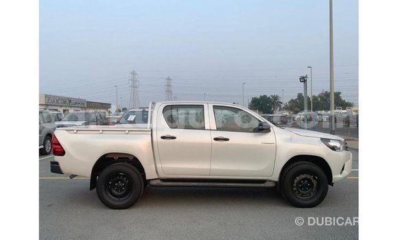 Nunua Imported Toyota Hilux Nyeupe Gari ndani ya Import - Dubai nchini Bujumbura Nunua Imported Toyota Hilux Nyeupe Gari ndani ya Import - Dubai nchini Bujumbura