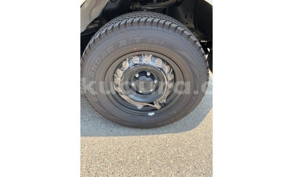 Nunua Imported Toyota Hilux Nyeupe Gari ndani ya Import - Dubai nchini Bujumbura Nunua Imported Toyota Hilux Nyeupe Gari ndani ya Import - Dubai nchini Bujumbura