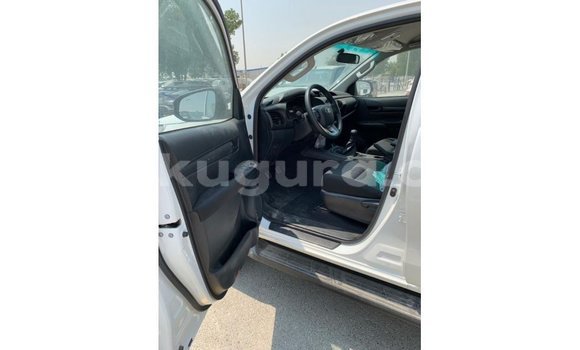 Nunua Imported Toyota Hilux Nyeupe Gari ndani ya Import - Dubai nchini Bujumbura Nunua Imported Toyota Hilux Nyeupe Gari ndani ya Import - Dubai nchini Bujumbura