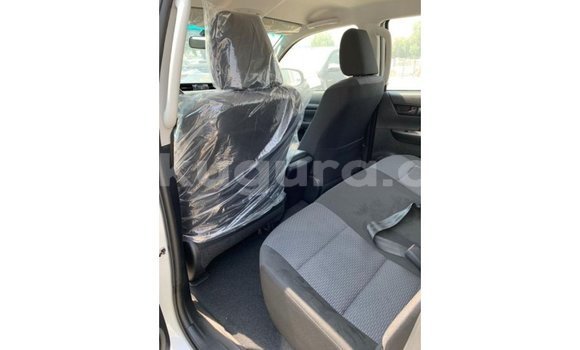 Nunua Imported Toyota Hilux Nyeupe Gari ndani ya Import - Dubai nchini Bujumbura Nunua Imported Toyota Hilux Nyeupe Gari ndani ya Import - Dubai nchini Bujumbura