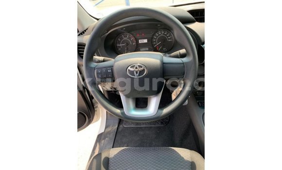 Nunua Imported Toyota Hilux Nyeupe Gari ndani ya Import - Dubai nchini Bujumbura Nunua Imported Toyota Hilux Nyeupe Gari ndani ya Import - Dubai nchini Bujumbura