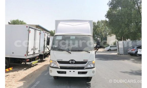 Acheter Import Utilitaire Hino 300 Series Blanc à Import - Dubai, Bujumbura Acheter Import Utilitaire Hino 300 Series Blanc à Import - Dubai, Bujumbura