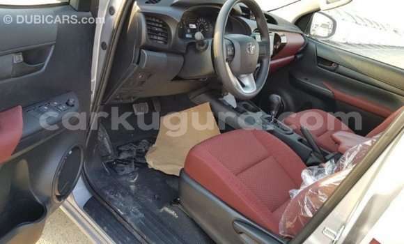 Nunua Imported Toyota Hilux Nyeusi Gari ndani ya Import - Dubai nchini Bujumbura Nunua Imported Toyota Hilux Nyeusi Gari ndani ya Import - Dubai nchini Bujumbura