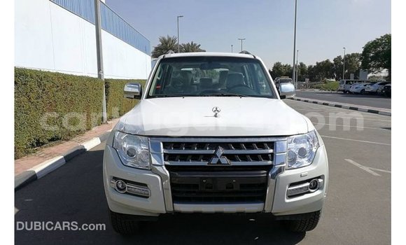 Nunua Imported Mitsubishi Pajero Nyeupe Gari ndani ya Import - Dubai nchini Bujumbura Nunua Imported Mitsubishi Pajero Nyeupe Gari ndani ya Import - Dubai nchini Bujumbura