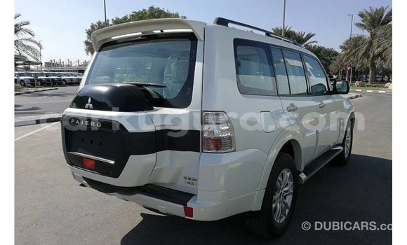 Nunua Imported Mitsubishi Pajero Nyeupe Gari ndani ya Import - Dubai nchini Bujumbura Nunua Imported Mitsubishi Pajero Nyeupe Gari ndani ya Import - Dubai nchini Bujumbura