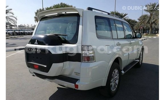Nunua Imported Mitsubishi Pajero Nyeupe Gari ndani ya Import - Dubai nchini Bujumbura Nunua Imported Mitsubishi Pajero Nyeupe Gari ndani ya Import - Dubai nchini Bujumbura