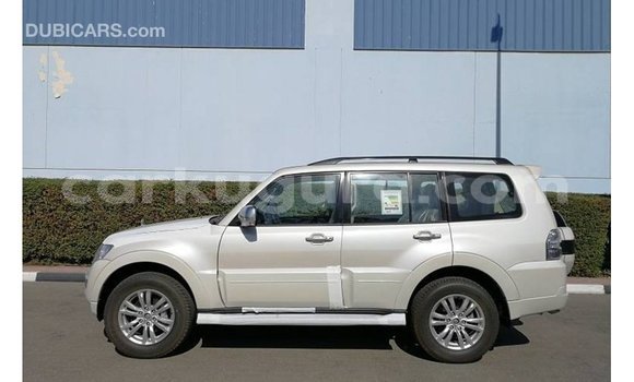 Nunua Imported Mitsubishi Pajero Nyeupe Gari ndani ya Import - Dubai nchini Bujumbura Nunua Imported Mitsubishi Pajero Nyeupe Gari ndani ya Import - Dubai nchini Bujumbura