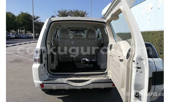 Nunua Imported Mitsubishi Pajero Nyeupe Gari ndani ya Import - Dubai nchini Bujumbura Nunua Imported Mitsubishi Pajero Nyeupe Gari ndani ya Import - Dubai nchini Bujumbura