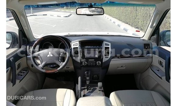 Nunua Imported Mitsubishi Pajero Nyeupe Gari ndani ya Import - Dubai nchini Bujumbura Nunua Imported Mitsubishi Pajero Nyeupe Gari ndani ya Import - Dubai nchini Bujumbura