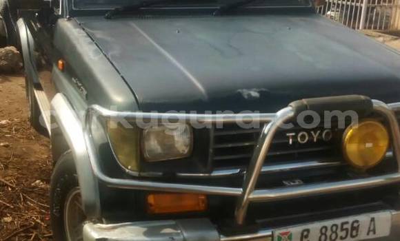 Nunua Ilio tumika Toyota Prado Nyeusi Gari ndani ya ukumbi wa mji nchini Bujumbura Nunua Ilio tumika Toyota Prado Nyeusi Gari ndani ya ukumbi wa mji nchini Bujumbura