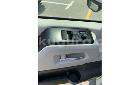 Nunua Imported Toyota Hiace Nyeupe Gari ndani ya Import - Dubai nchini Bujumbura Nunua Imported Toyota Hiace Nyeupe Gari ndani ya Import - Dubai nchini Bujumbura