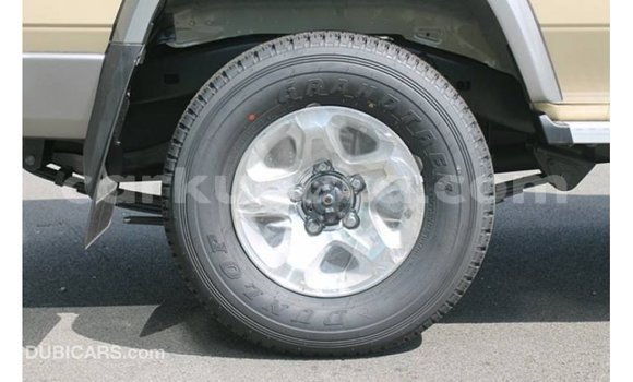 Nunua Imported Toyota Land Cruiser Beige Gari ndani ya Import - Dubai nchini Bujumbura Nunua Imported Toyota Land Cruiser Beige Gari ndani ya Import - Dubai nchini Bujumbura