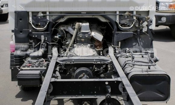 Acheter Import Voiture Mitsubishi Carisma Blanc à Import - Dubai, Bujumbura Acheter Import Voiture Mitsubishi Carisma Blanc à Import - Dubai, Bujumbura