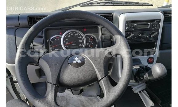 Acheter Import Voiture Mitsubishi Carisma Blanc à Import - Dubai, Bujumbura Acheter Import Voiture Mitsubishi Carisma Blanc à Import - Dubai, Bujumbura